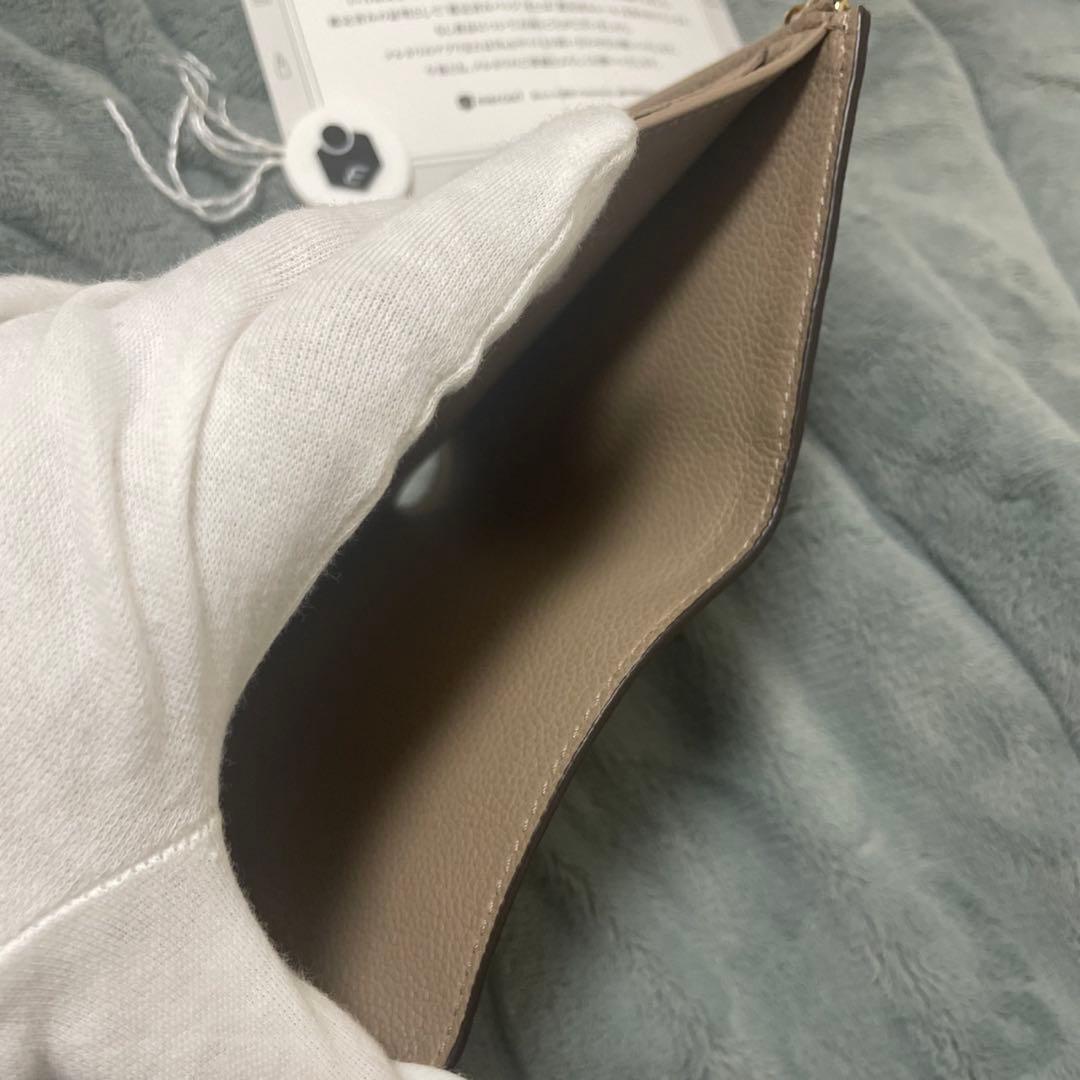 ルイヴィトン　ポルトフォイユ・ヴィクトリーヌ　トゥルトレールクレーム