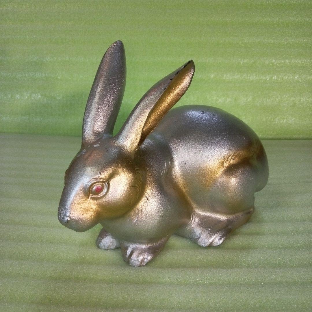 金属製と思われるウサギ型置物　刻印有り　オブジェ　インテリア　ペーパーウェイト