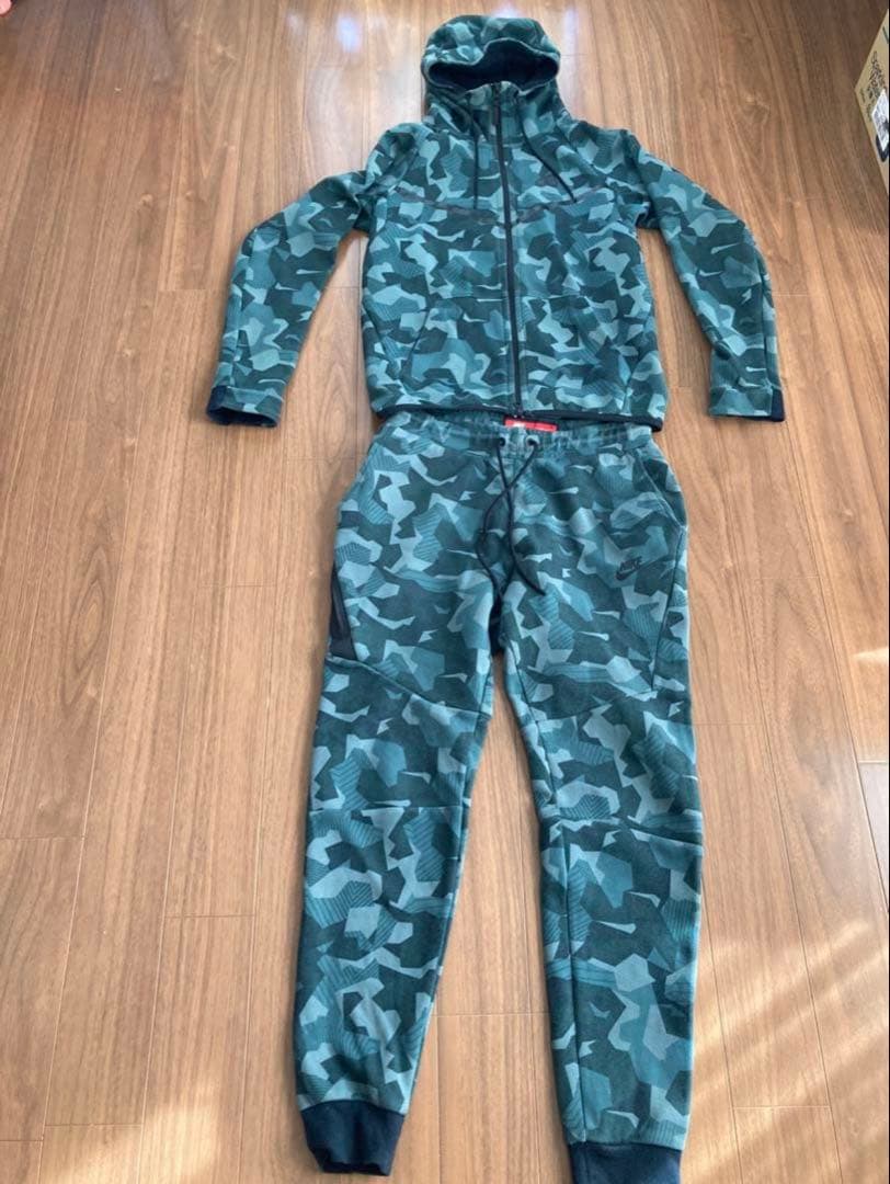 美品 NIKE テックフリース XS