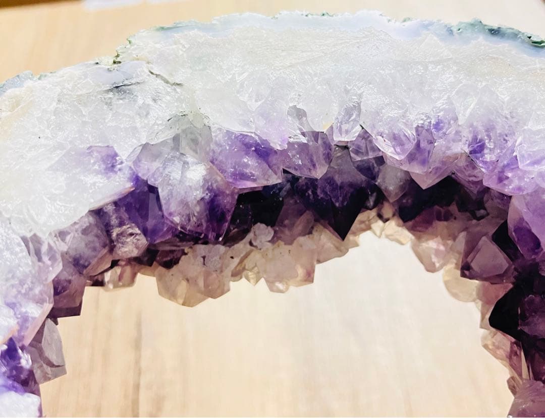 巨大なアメジストスライス　アメジスト　17×23㎝　ずっしり2.9kg