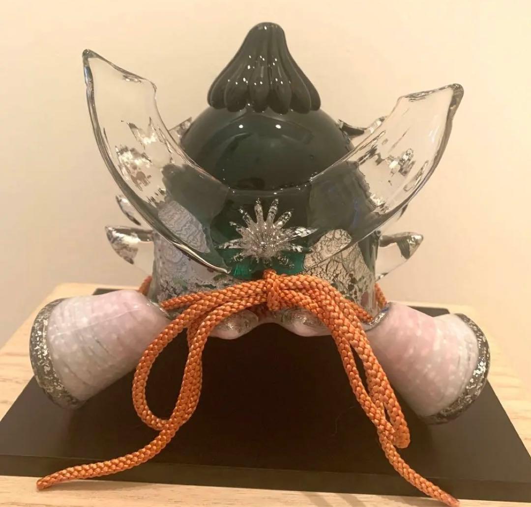 黒木国昭 作 『光琳』ガラス製　兜　かぶと　桐箱と台座付