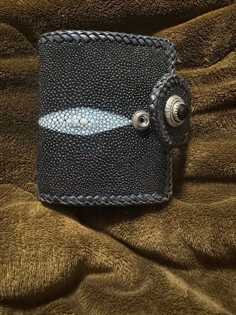 スティングレイ 黒レザー二つ折り財布