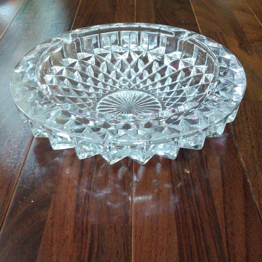 クリスタル灰皿です。綺麗です。