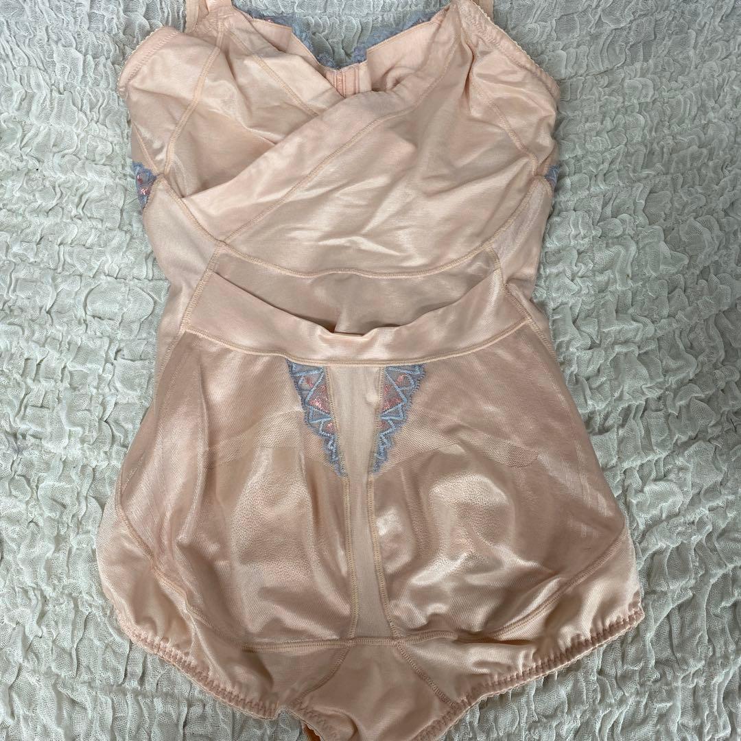 マルコ 補正下着 カーヴィシャス　カレス ピンク ボディスーツ C80LL