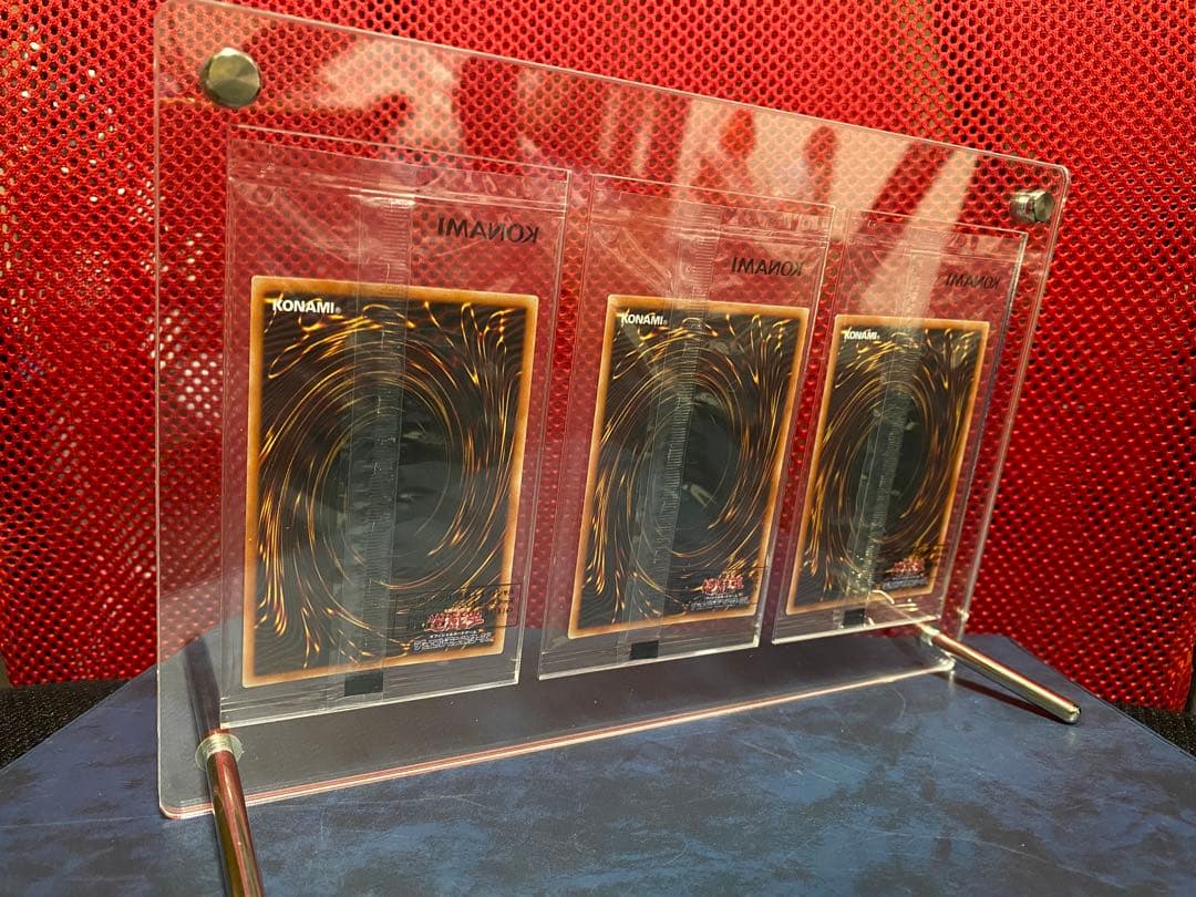 【特注ディスプレイケース付き】遊戯王　三幻神　プリズマティックシークレットレア