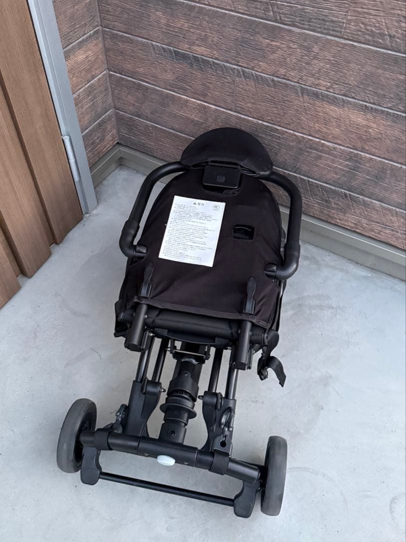 キッズトラベル　ブラック 折りたたみベビーカー 5点式シートベルト