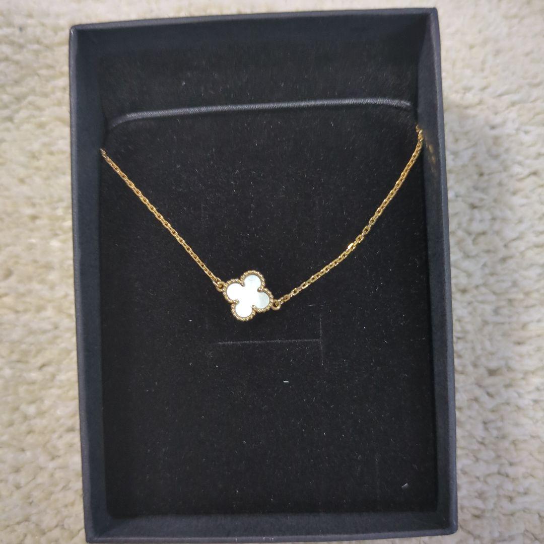 Van Cleef & Arpels 四つ葉のクローバーブレスレット