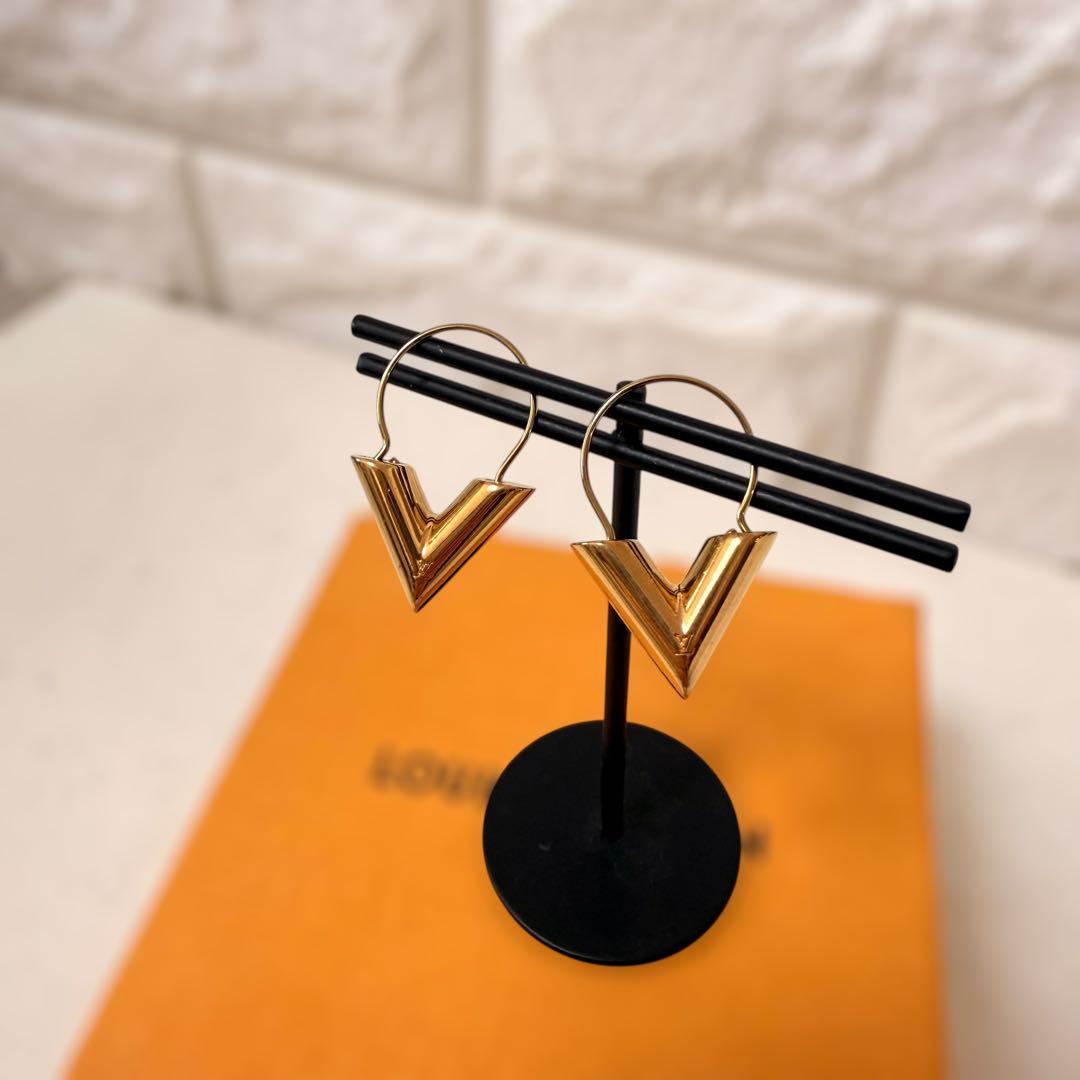 ア*ぞ様 LOUIS VUITTON ヴィトン エセンシャルV ピアス ゴールド