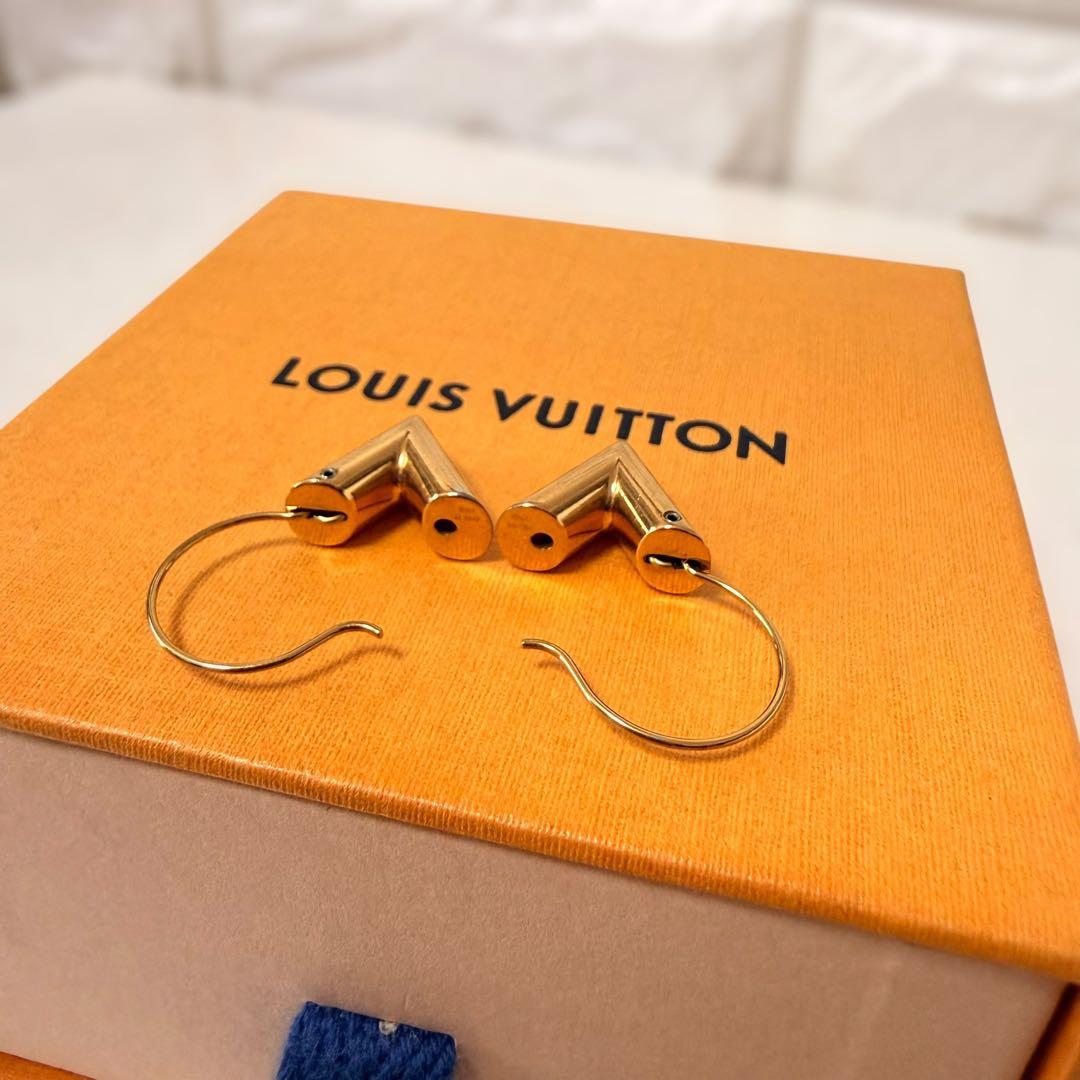 ア*ぞ様 LOUIS VUITTON ヴィトン エセンシャルV ピアス ゴールド
