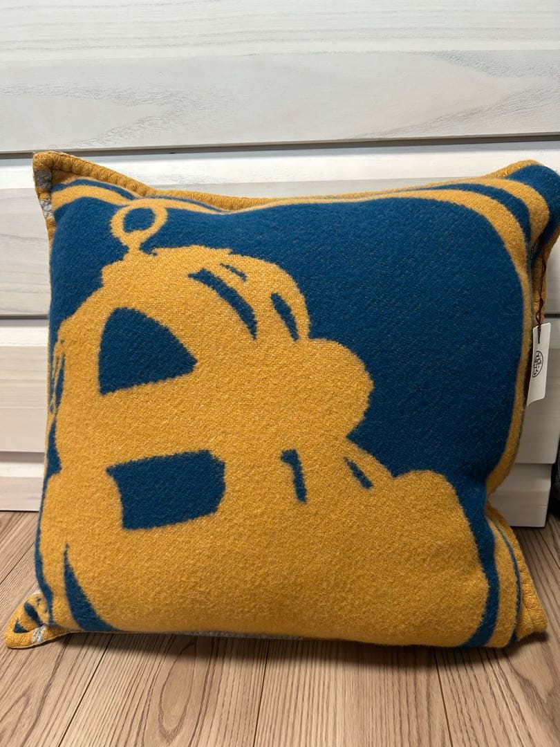 新品　HERMES クッション