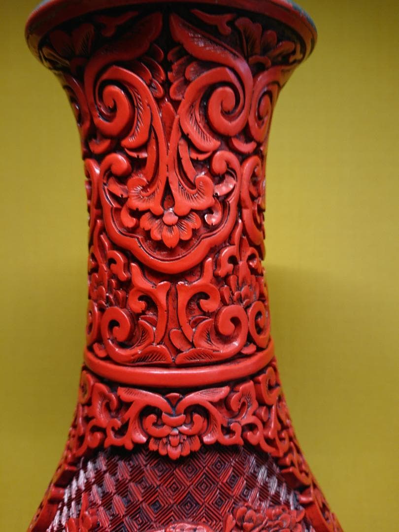 【美品】中国美術　堆朱　花瓶　細密細工　花柄　置物　工芸品　美術品　A1433