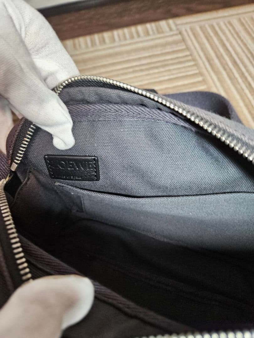 【LOEWE】アナグラム クロスボディ ミリタリーショルダーバッグユニセックス