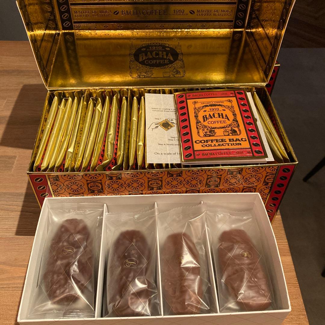 Bacha Coffee とお菓子のセット