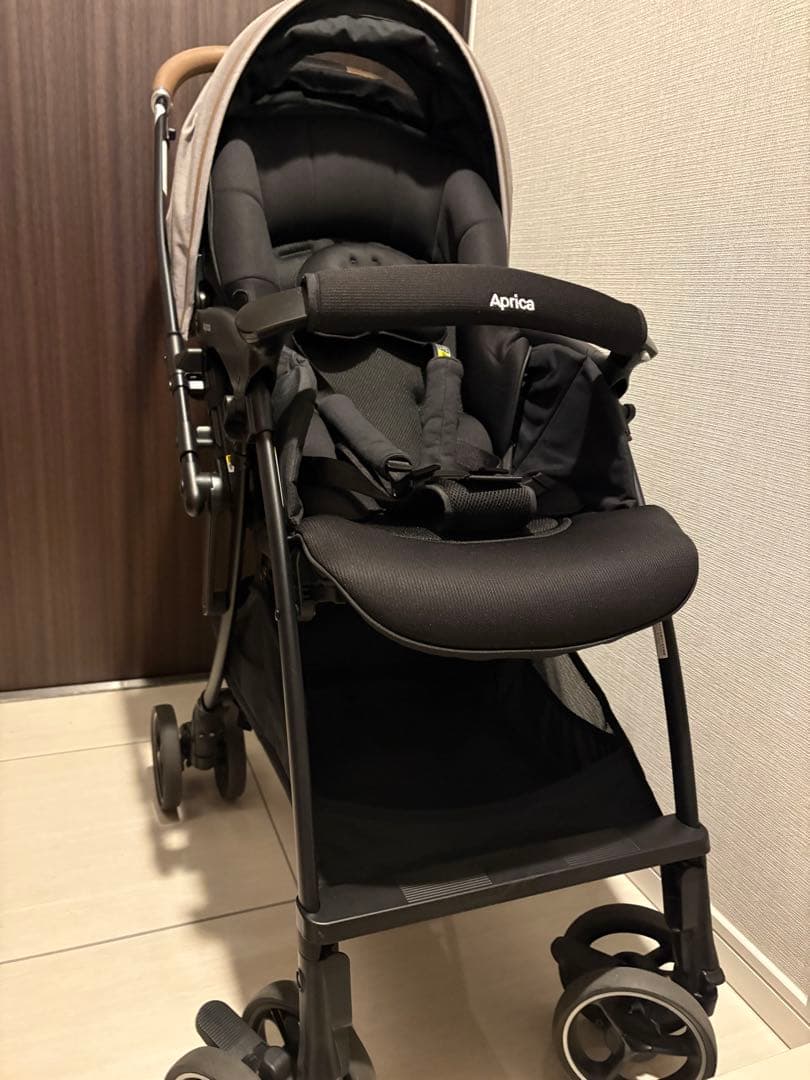 限定価格！2024年Aprica ラクーナクッションフリーADレインカバー付き