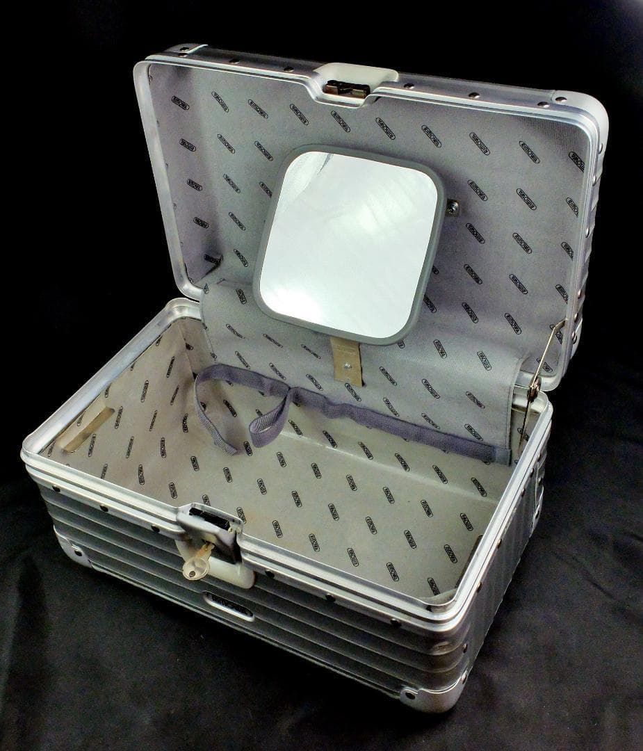 リモワ 946.38『OPAL』アルミ・ビューティケース 17L （美品）鍵付き