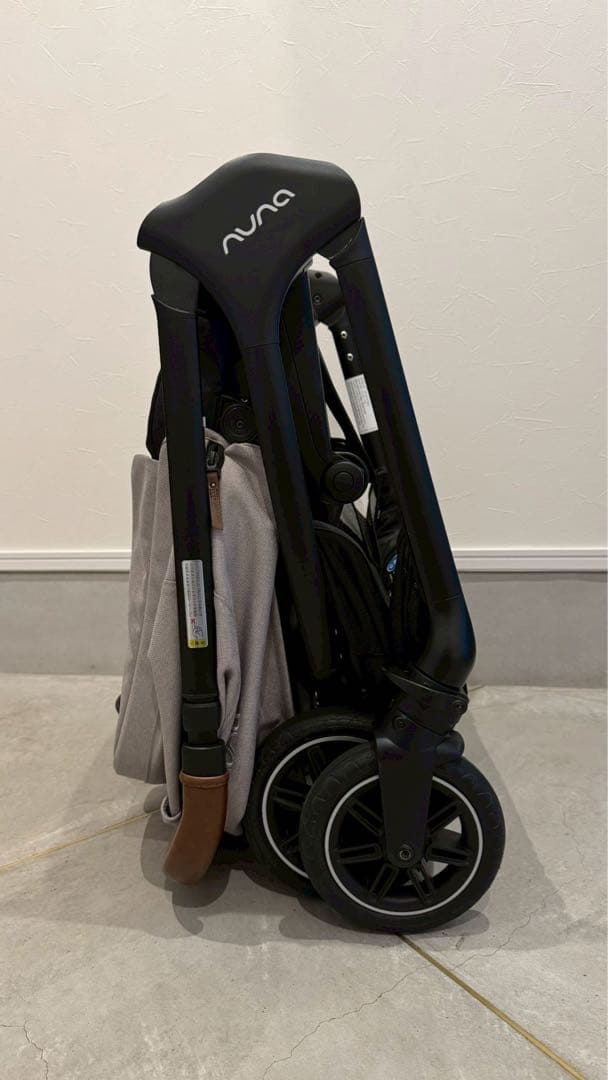 【kaaa】nuna ベビーカー トリヴ ブラックフレーム（ティンバー）