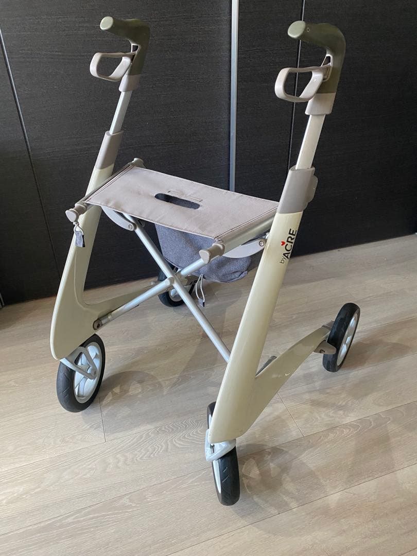 美品・純正ポーチ付・送料込⭐︎byACREカーボン・ウルトラライトおしゃれな歩行器