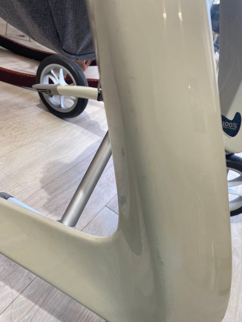 美品・純正ポーチ付・送料込⭐︎byACREカーボン・ウルトラライトおしゃれな歩行器