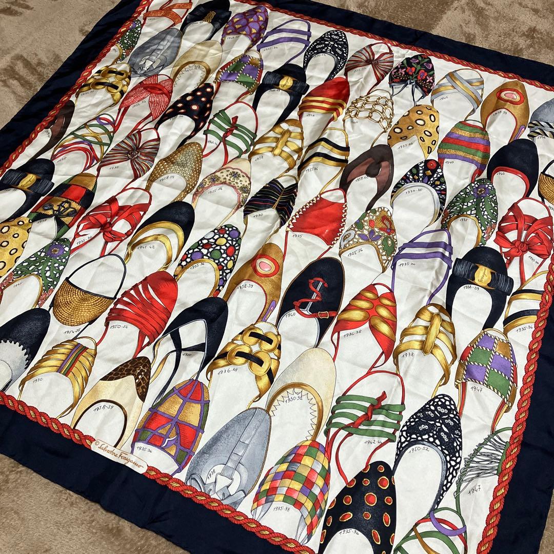 フェラガモ スカーフ パンプス サンダル 総柄