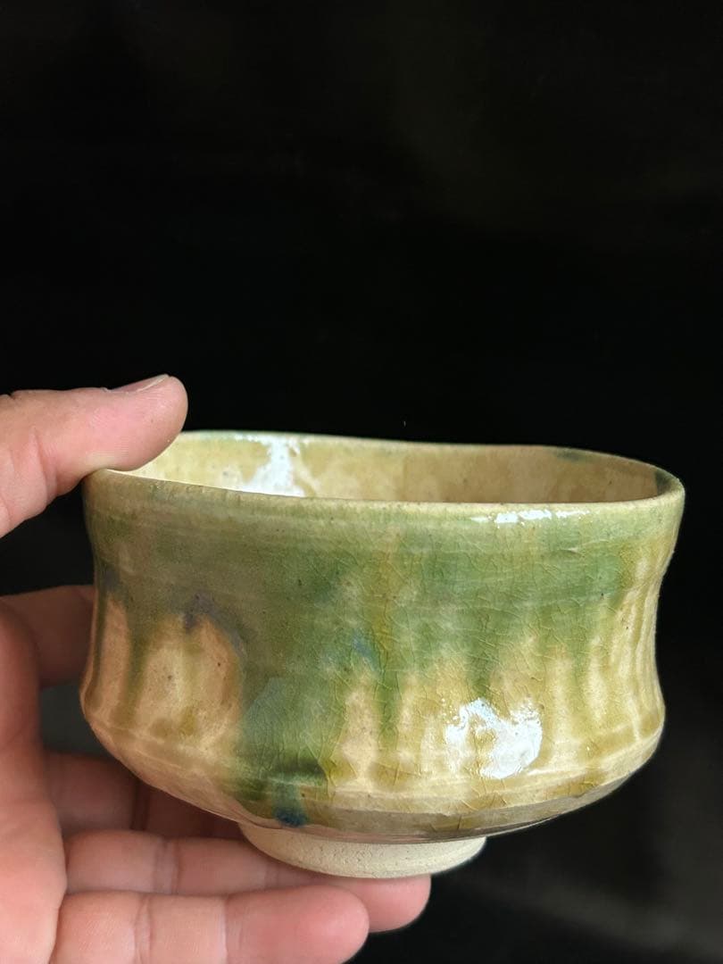 遺品整理中◾️蔵から美しい緑色の釉薬が滝の様に流れる抹茶茶碗が出て来ました。