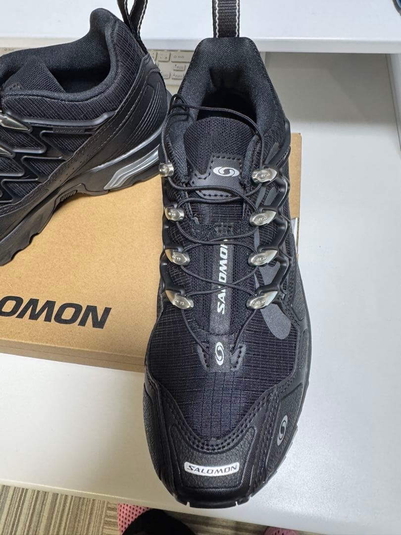 美品✨SALOMON ブラックスニーカー 24.5cm