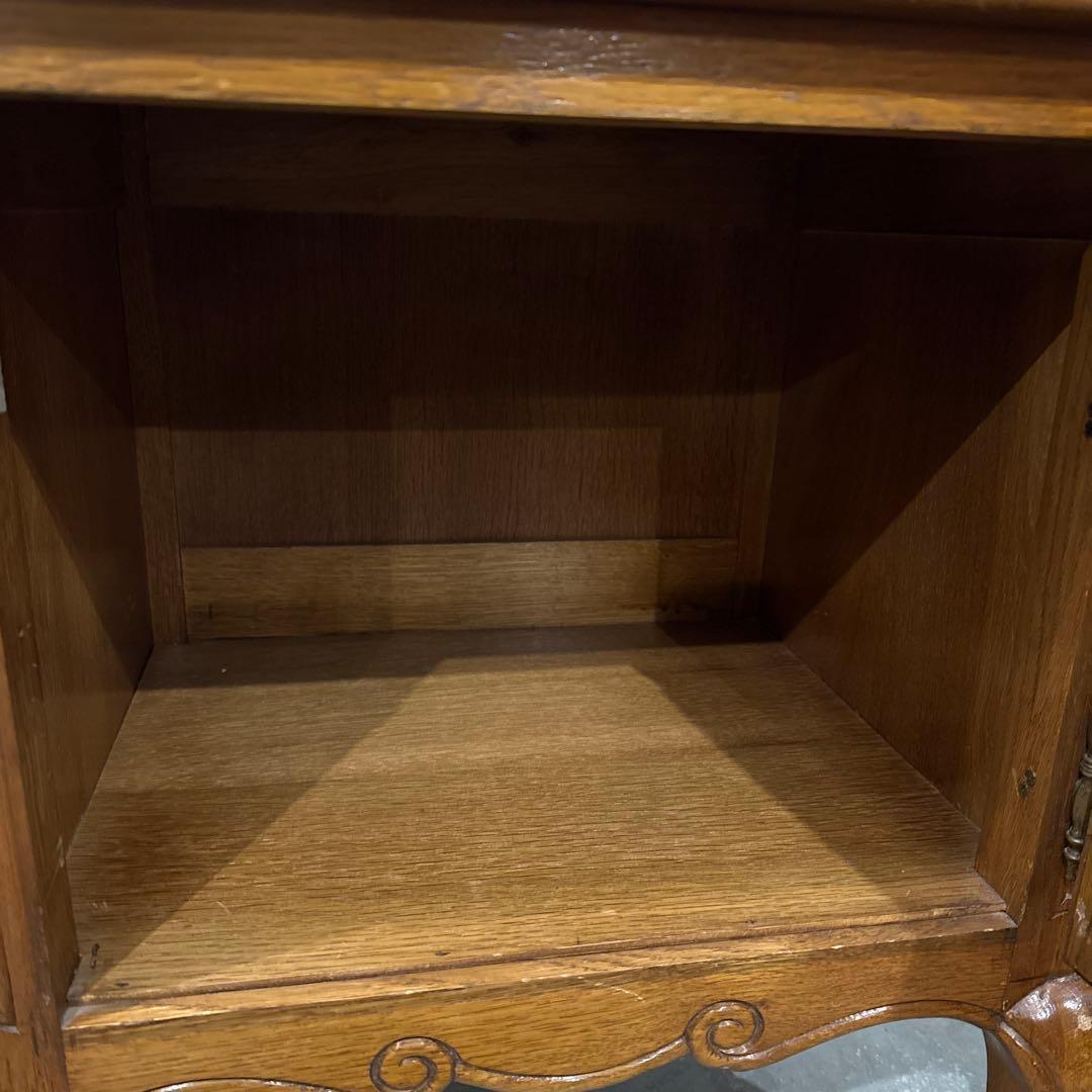 ヴィンテージ　木製サイドテーブル　扉収納付き　猫脚　1