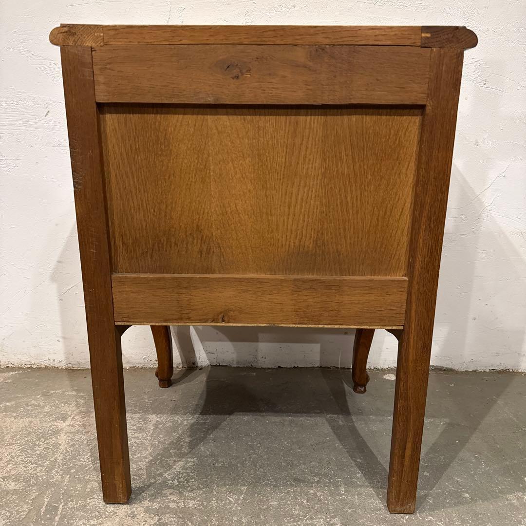 ヴィンテージ　木製サイドテーブル　扉収納付き　猫脚　1