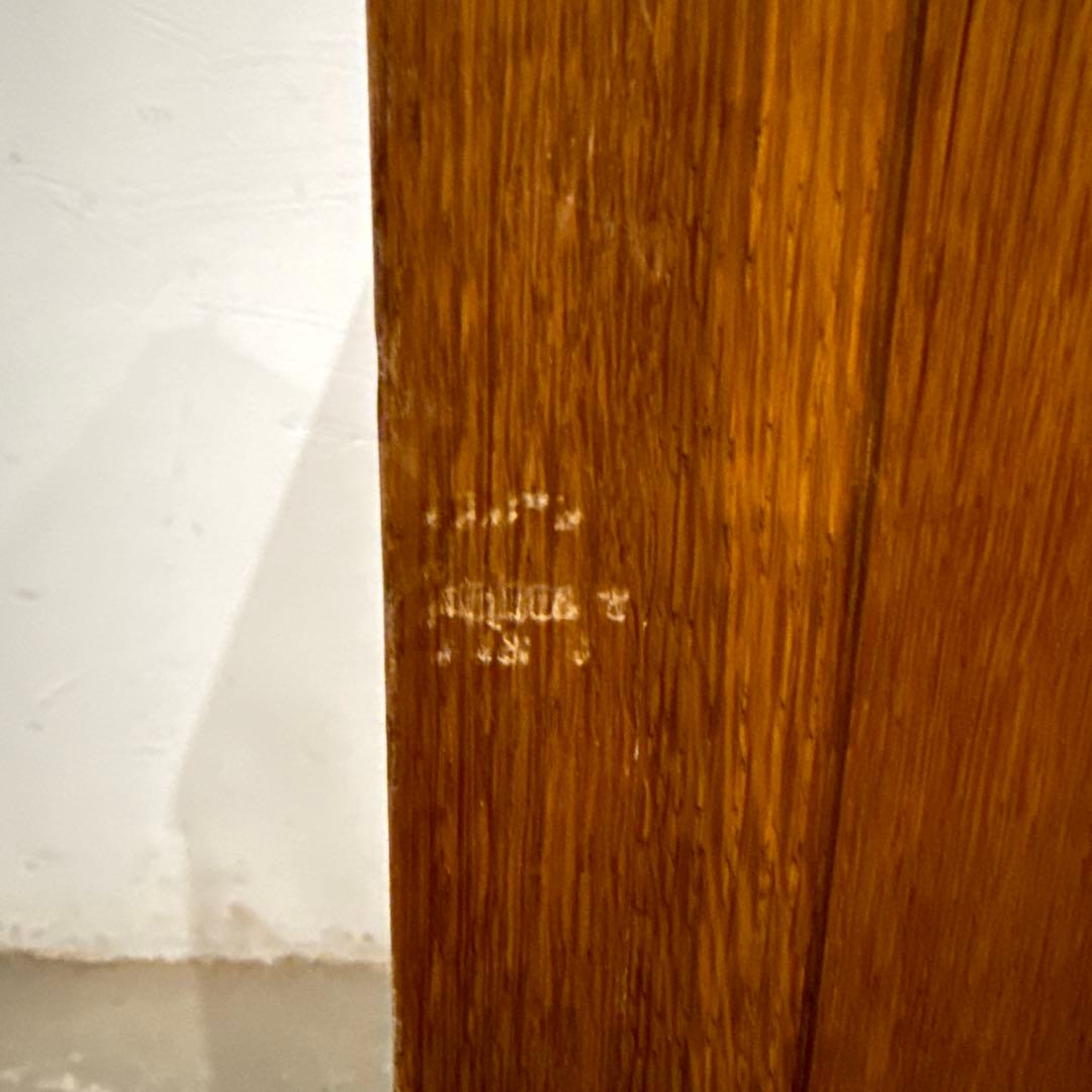 ヴィンテージ　木製サイドテーブル　扉収納付き　猫脚　1