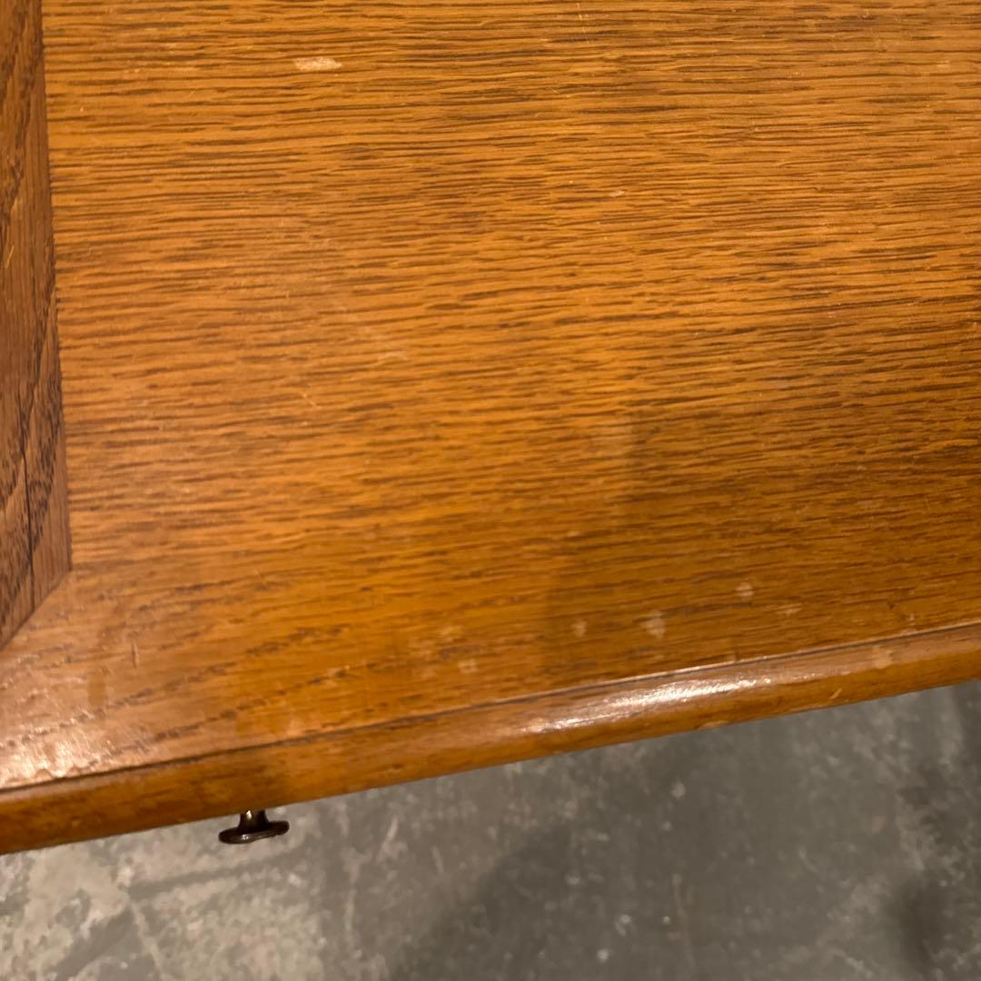 ヴィンテージ　木製サイドテーブル　扉収納付き　猫脚　1