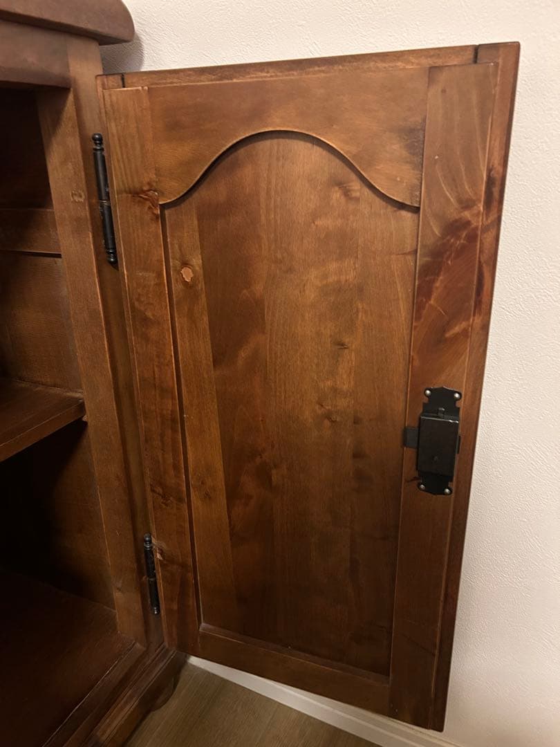 カスティリアン様式　スパニッシュ　アンティーク　　　スタイル　サイドボード