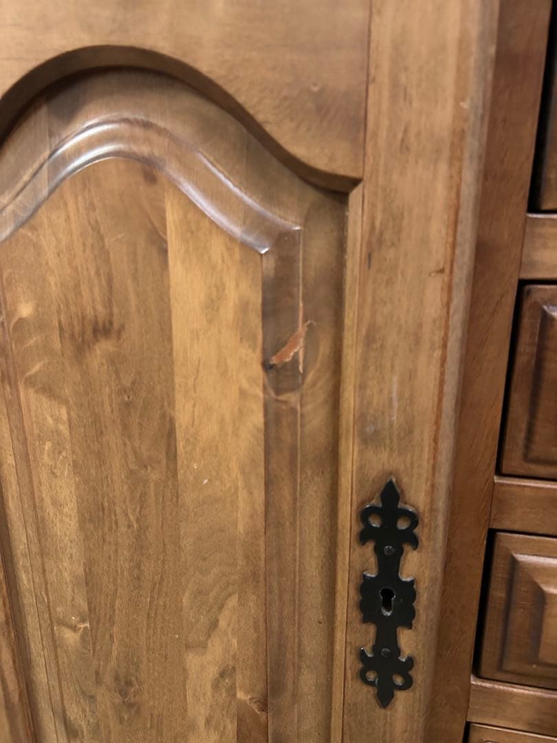 カスティリアン様式　スパニッシュ　アンティーク　　　スタイル　サイドボード