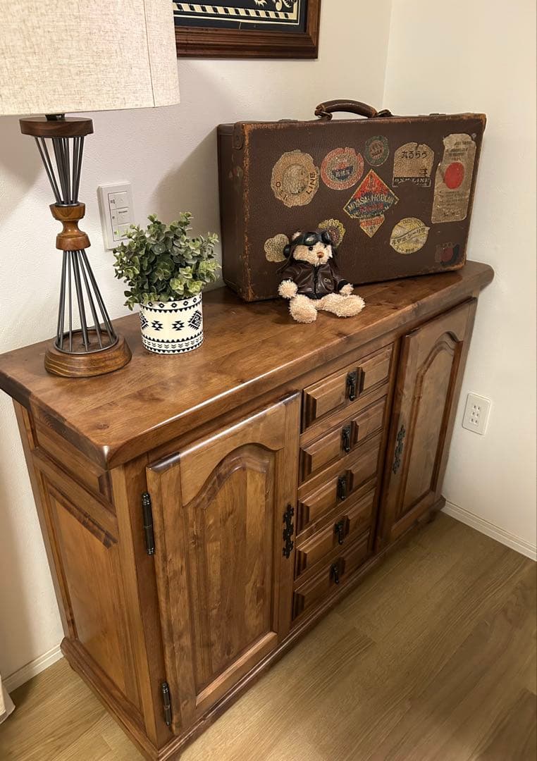 カスティリアン様式　スパニッシュ　アンティーク　　　スタイル　サイドボード
