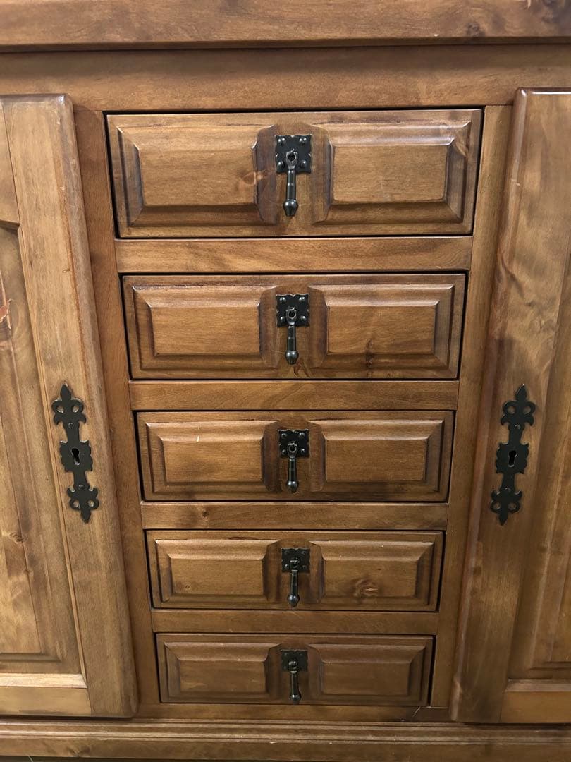 カスティリアン様式　スパニッシュ　アンティーク　　　スタイル　サイドボード