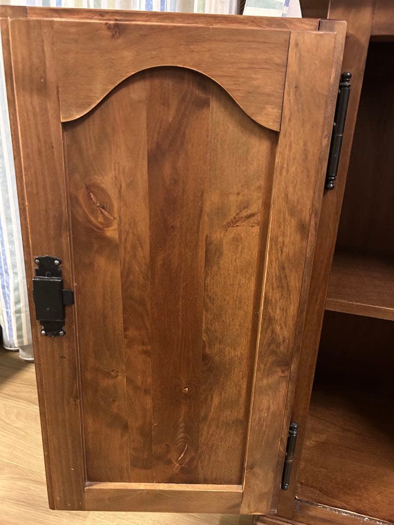 カスティリアン様式　スパニッシュ　アンティーク　　　スタイル　サイドボード