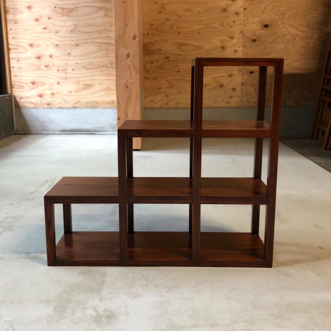 アンティーク　飾り棚　階段棚　アシンメトリー　木製　三段棚　ティスプレイ