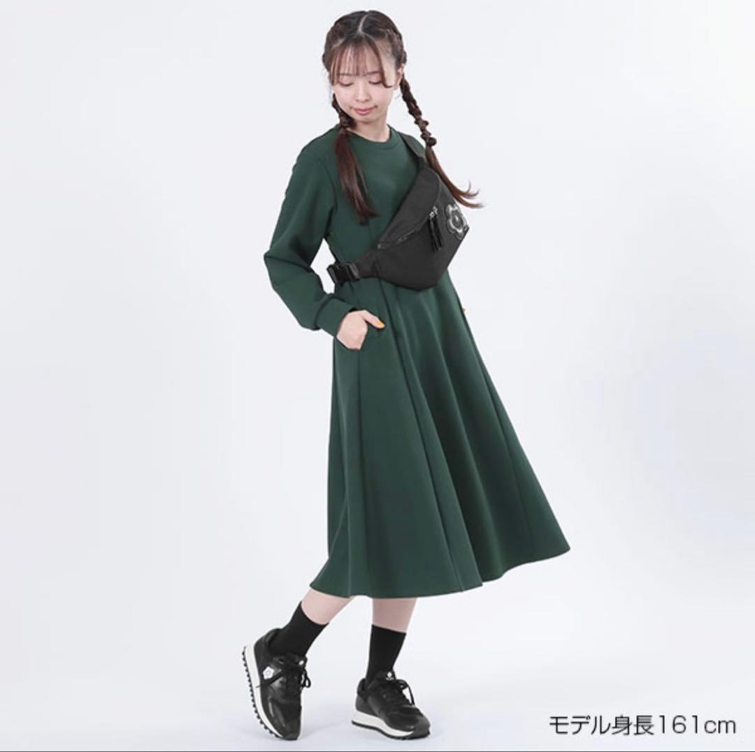 ダークグリーン 長袖フレアワンピース