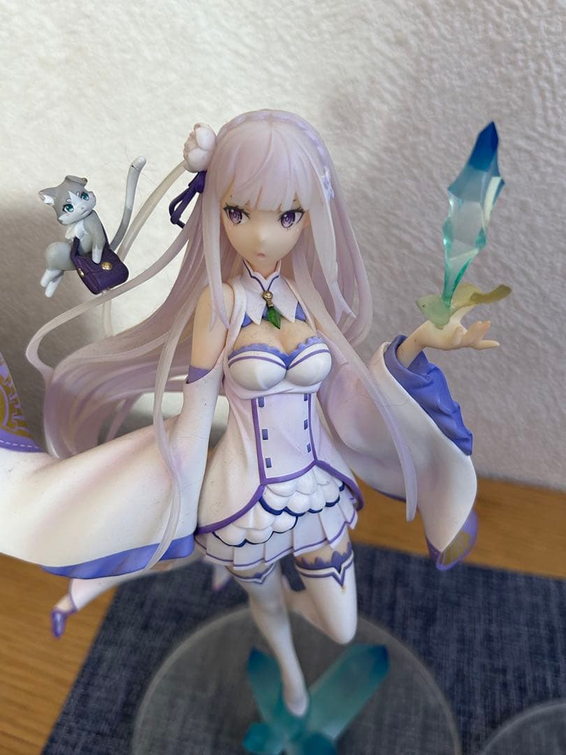 Re:ゼロから始める異世界生活のフィギュア、エミリアとレムのセット