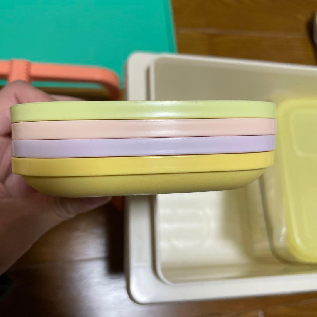 タッパーウェア　ピクニックセット、皿、レトロなタッパー　4つセット