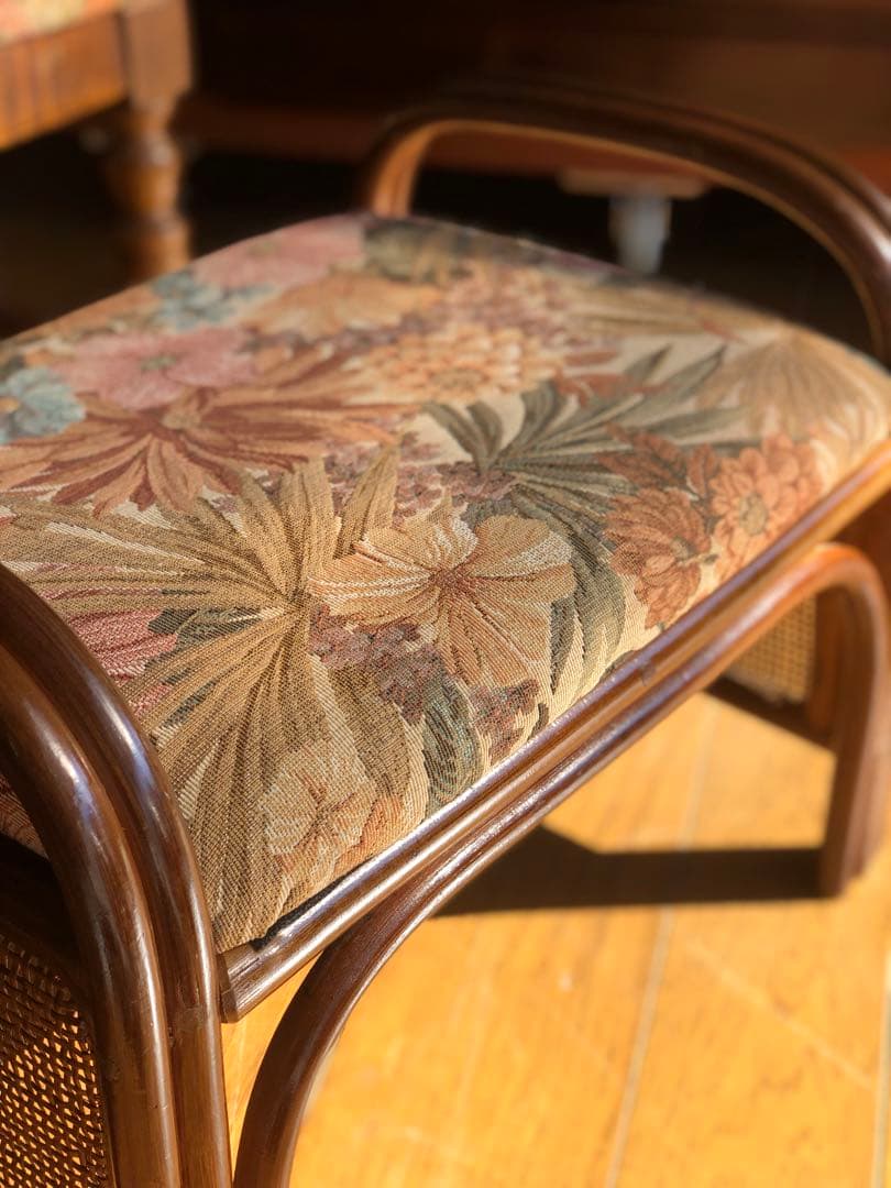 ❷ コスガ製 アンティークチェア＆オットマンセット