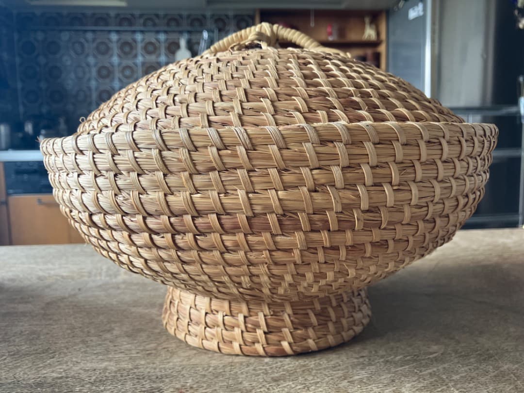 蓋付きかご　八重山民具