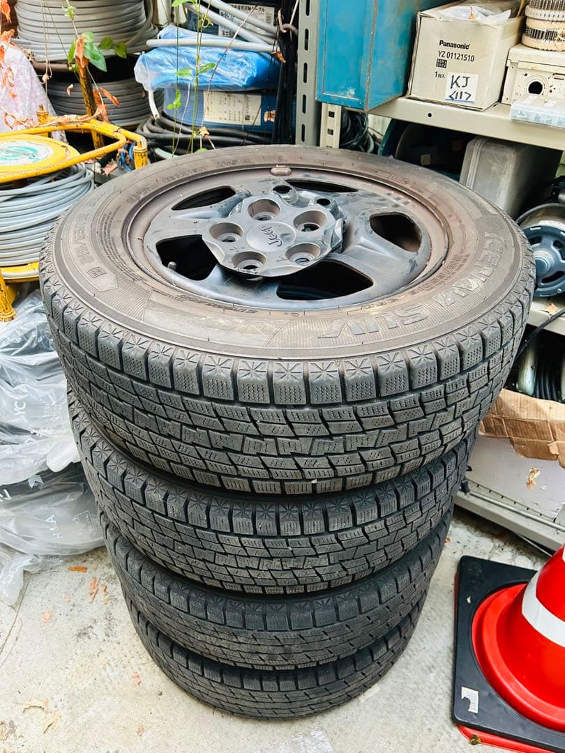 D*i様 Jeep レネゲード　純正ホイール　 スタッドレスタイヤ 16インチ