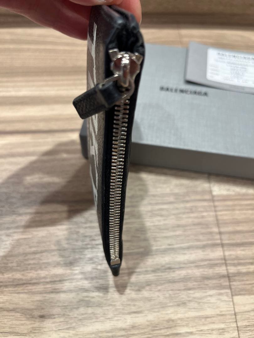 バレンシアガカードケース