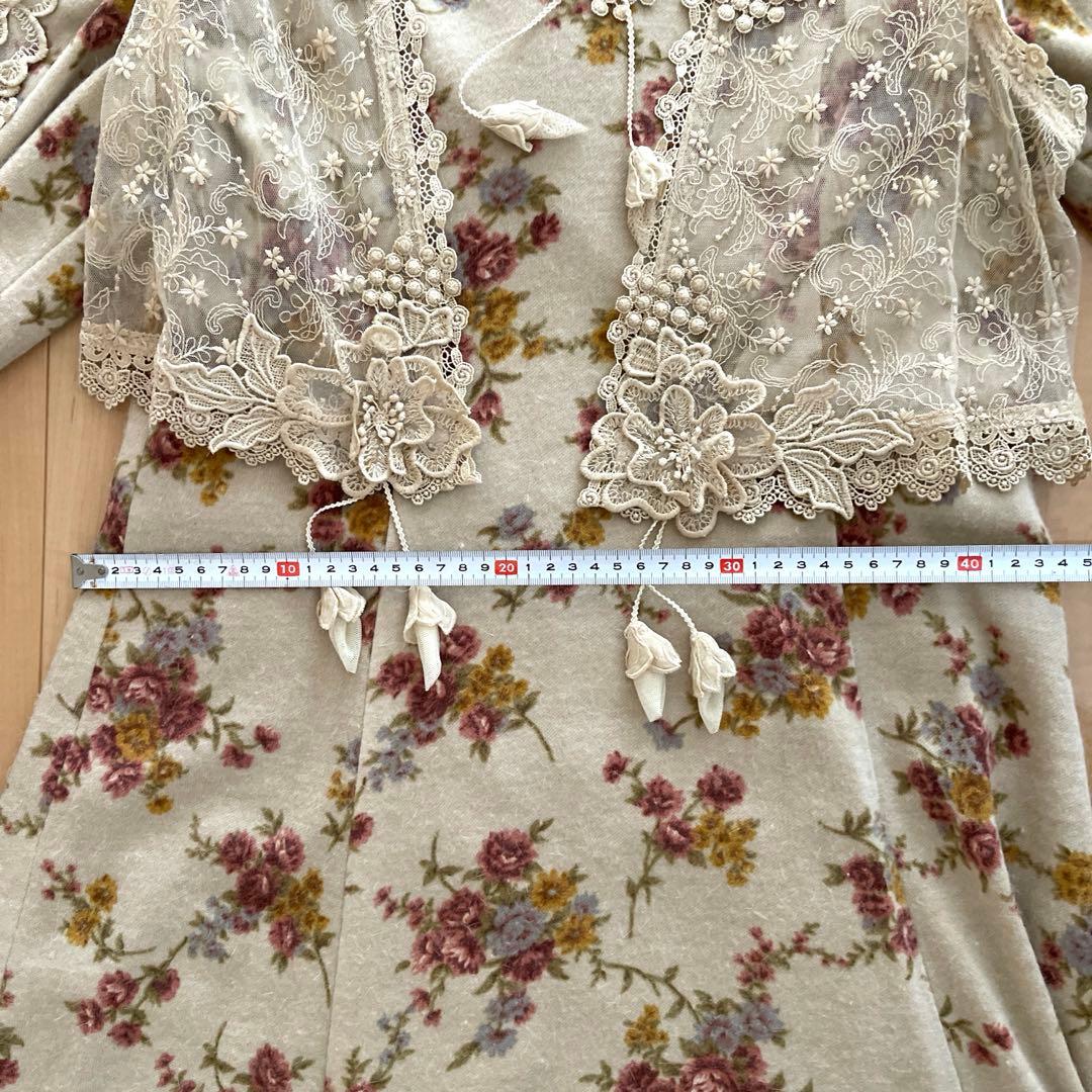 裸衣夢♡花柄レース装飾ベージュワンピース