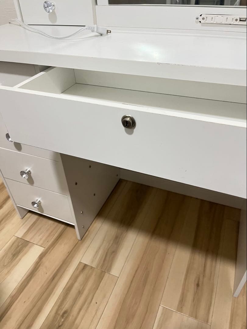 【値下げ！！】ホワイトLEDライト付きドレッサー(引き取り限定)