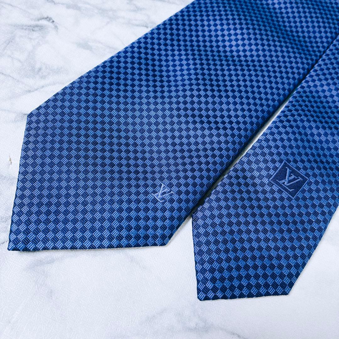 ✨未使用✨ルイヴィトン　マイクロダミエ　LVロゴ 薄手のタイプ　ブルー　ネクタイ