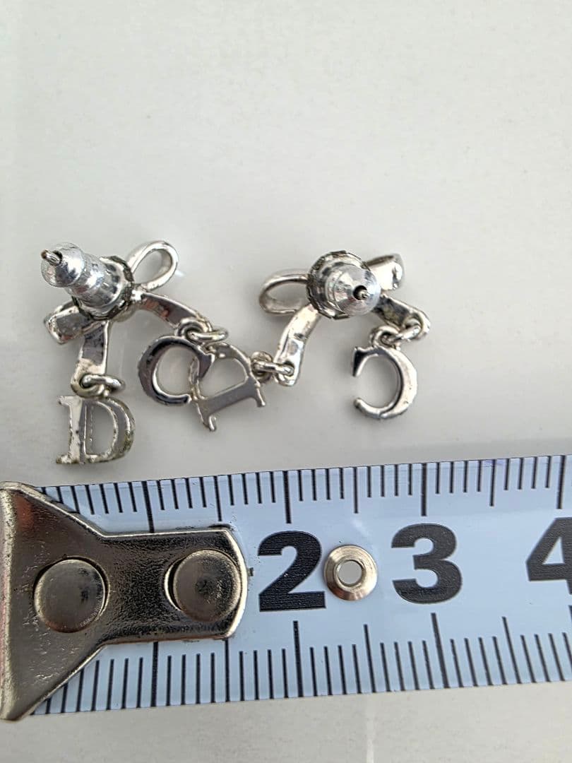 ディオール　リボン　CDモチーフ　シルバーピアス