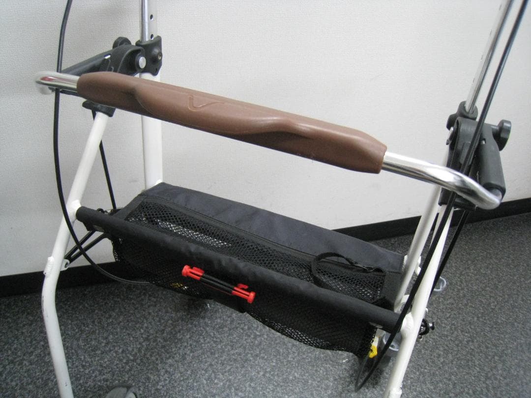 イコットエア 安寿 軽量 歩行器 歩行車 軽量 3.9kg 折りたたみ