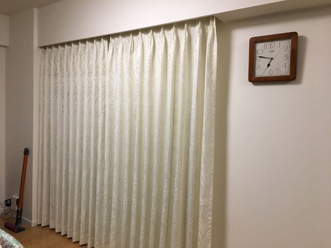 カーテン　オフホワイト（ラメあり）