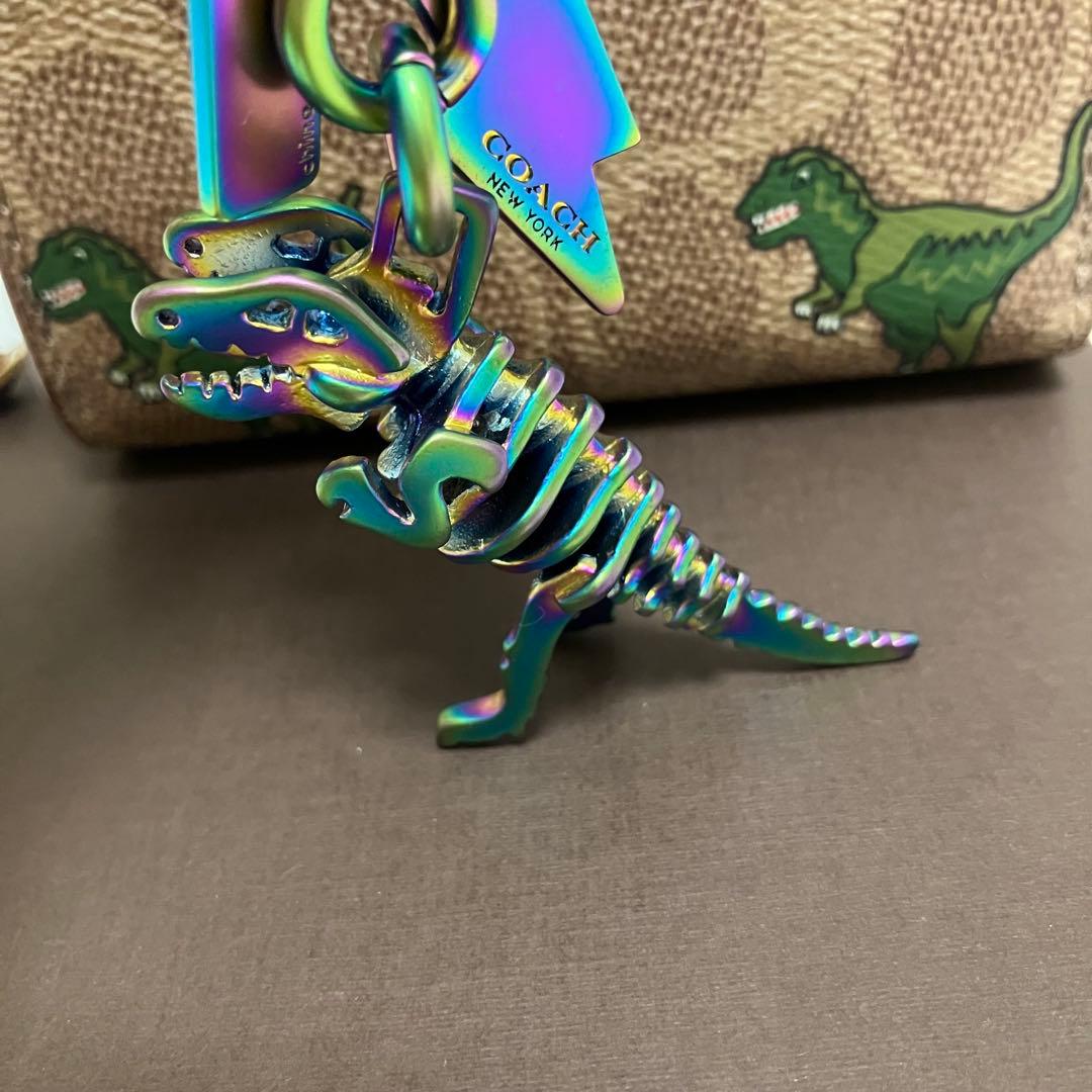 新品　COACH レキシー　キーホルダー　恐竜　メタル　バッグチャーム