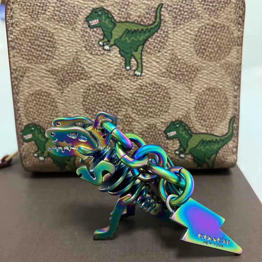 新品　COACH レキシー　キーホルダー　恐竜　メタル　バッグチャーム